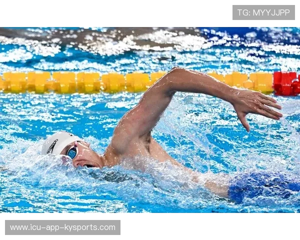自由泳队进行专项耐力训练，冲刺阶段表现亮眼